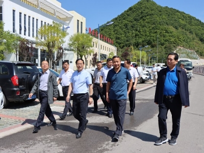 ���˴�ί���h�M��ӛ������κ���µ�������εV�I(y��)��˾�{��